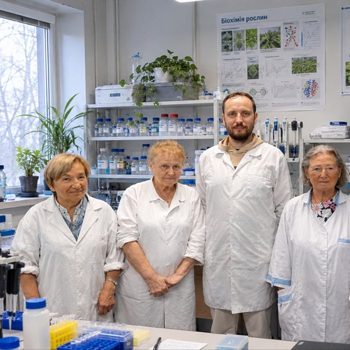 From left: engineer T. M. Valiieva, Senior Researcher L. Ya. Bezkrovna, researcher Ya. S. Fanin, engineer Z. Yu. Osadchuk