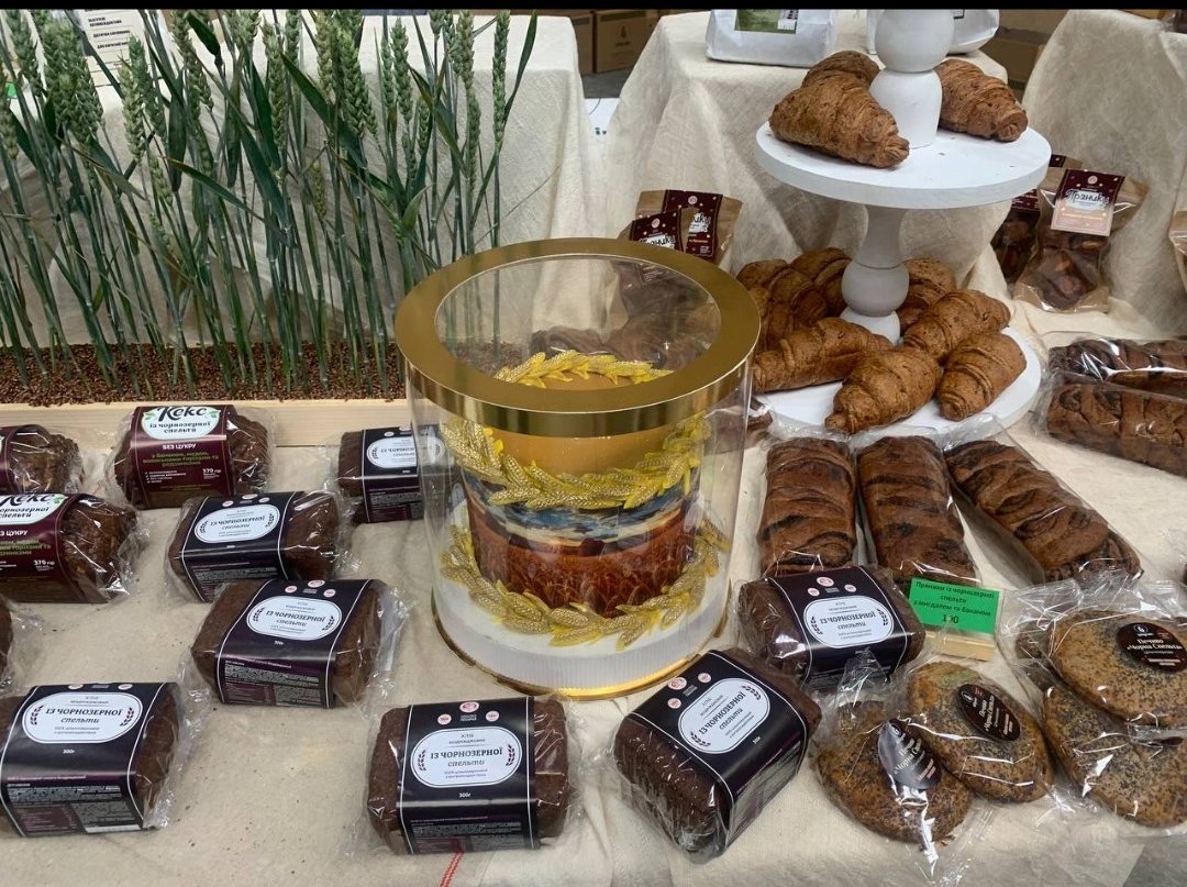 Fig. 2. Whole-grain spelt flour products with 100% natural colouring from anthocyanin antioxidant pigments.